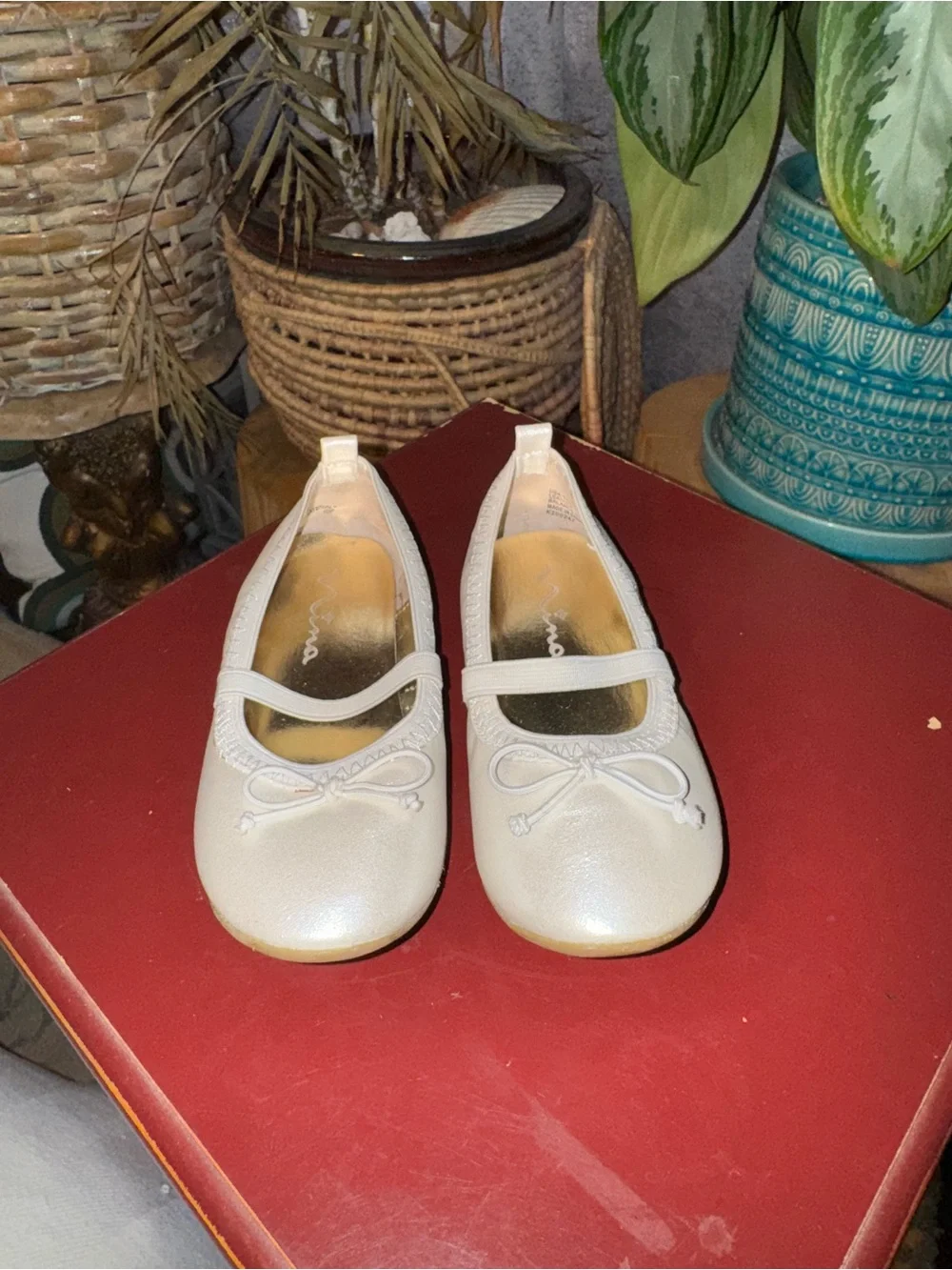 Nina Girls' Ivory Ballet Flats with Bow